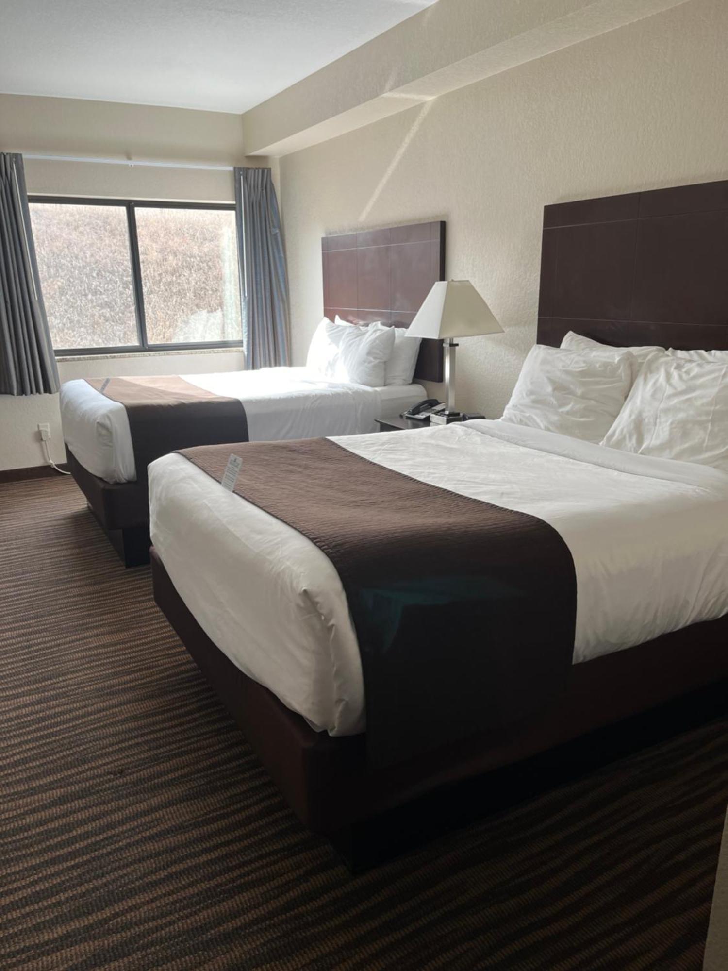 Cobblestone Inn & Suites - Denison | Oak Ridge מראה חיצוני תמונה