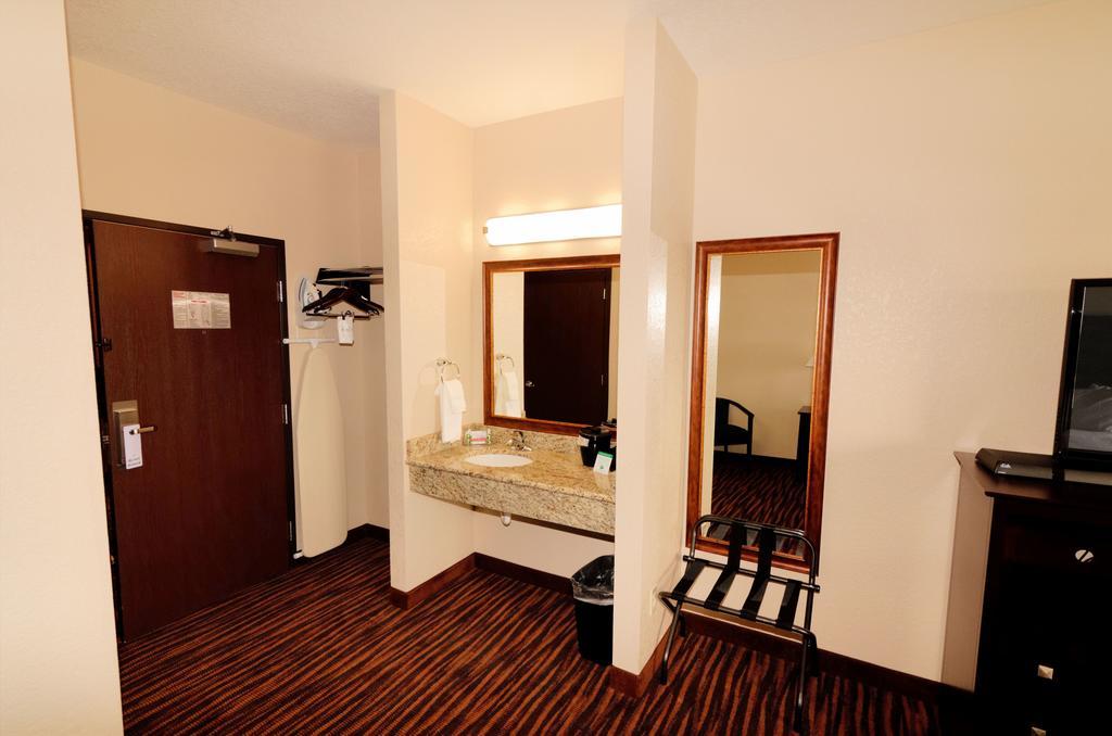 Cobblestone Inn & Suites - Denison | Oak Ridge מראה חיצוני תמונה