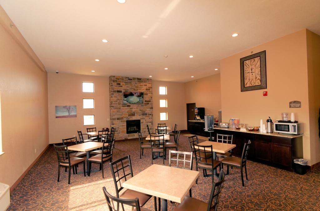 Cobblestone Inn & Suites - Denison | Oak Ridge מראה חיצוני תמונה