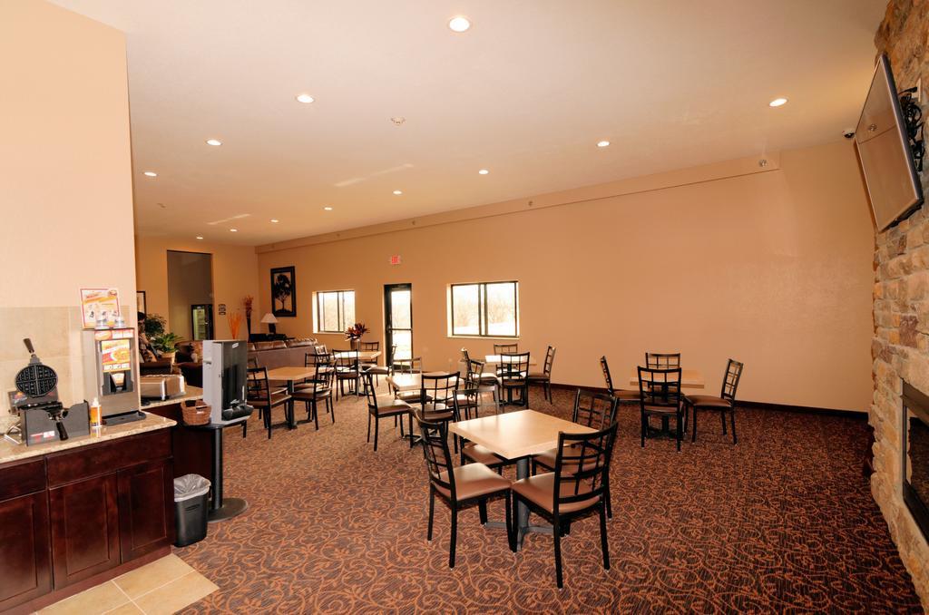 Cobblestone Inn & Suites - Denison | Oak Ridge מראה חיצוני תמונה