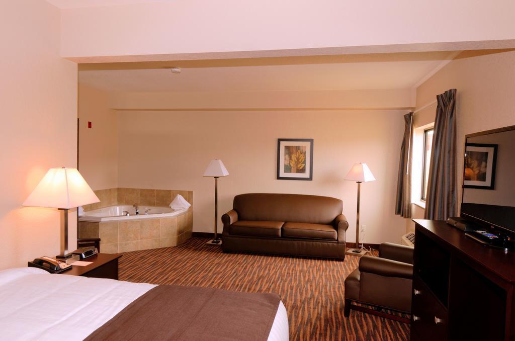 Cobblestone Inn & Suites - Denison | Oak Ridge מראה חיצוני תמונה