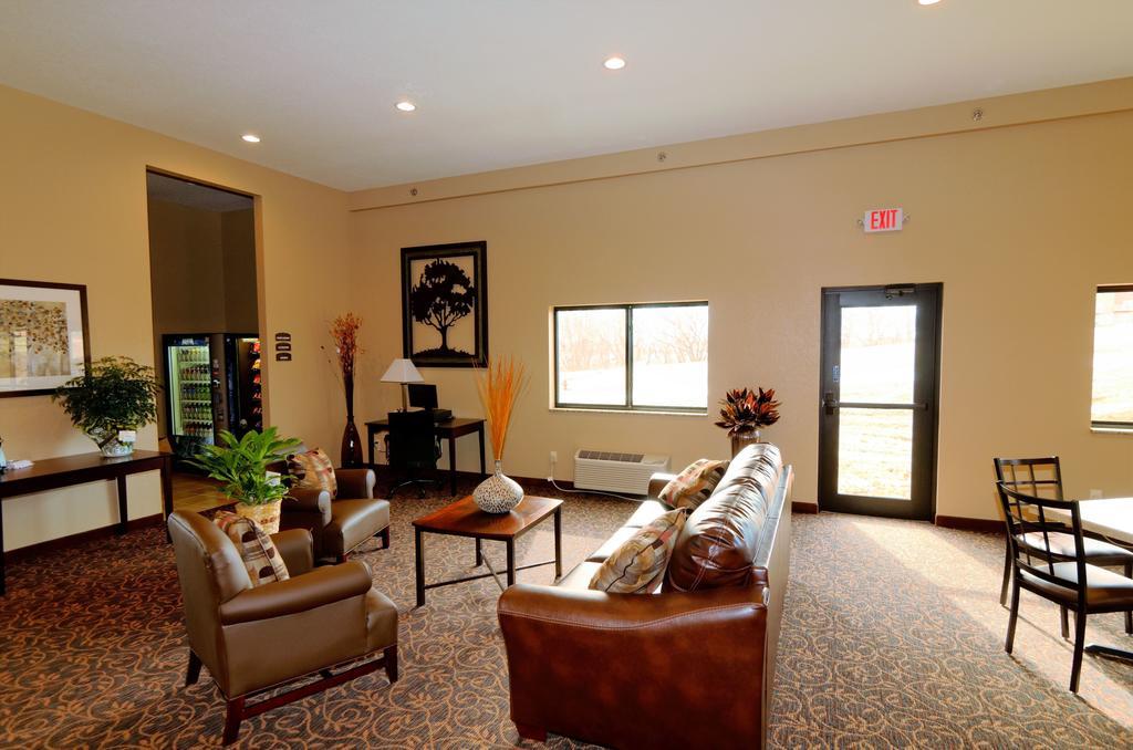 Cobblestone Inn & Suites - Denison | Oak Ridge מראה חיצוני תמונה