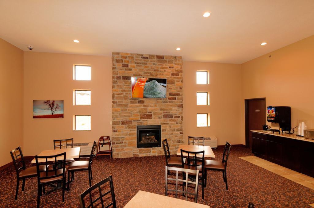 Cobblestone Inn & Suites - Denison | Oak Ridge מראה חיצוני תמונה