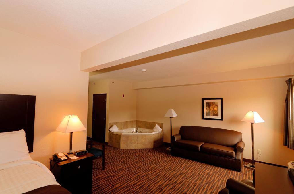 Cobblestone Inn & Suites - Denison | Oak Ridge מראה חיצוני תמונה