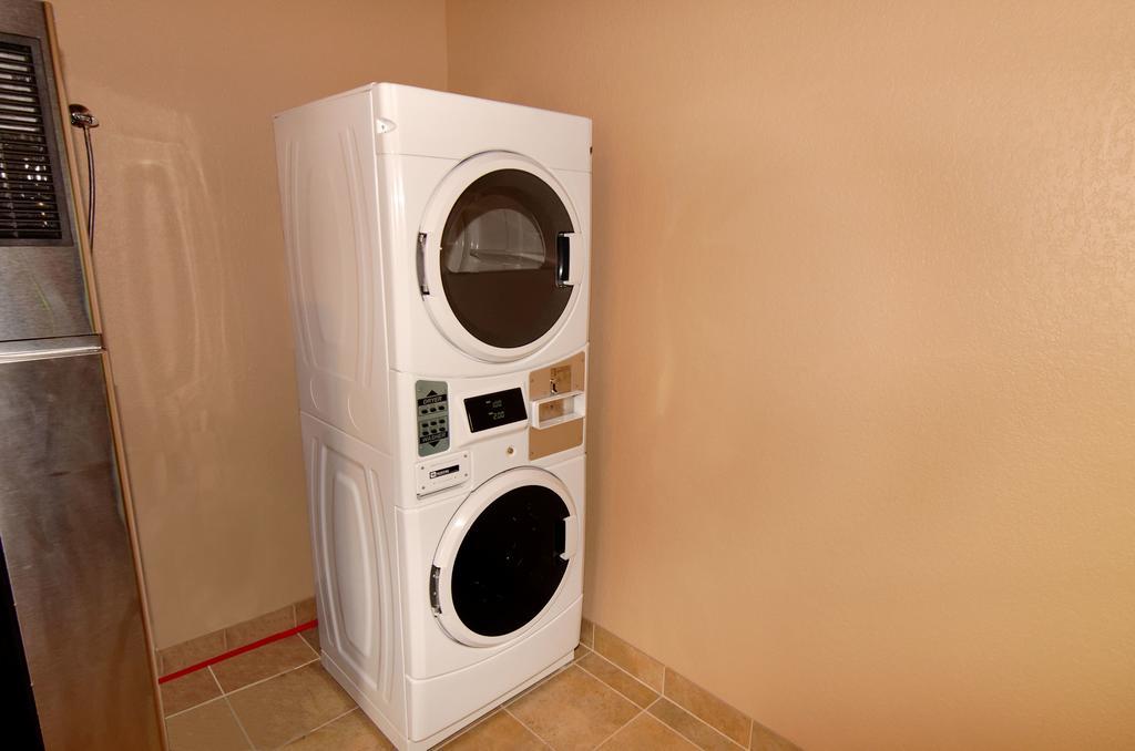 Cobblestone Inn & Suites - Denison | Oak Ridge מראה חיצוני תמונה
