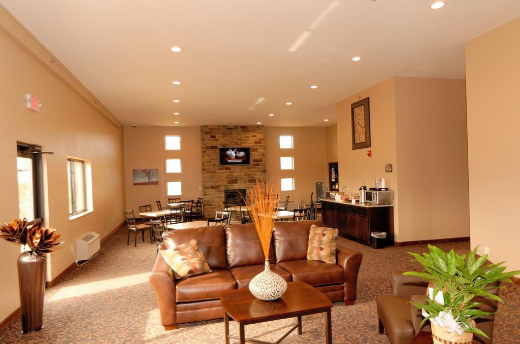 Cobblestone Inn & Suites - Denison | Oak Ridge מראה חיצוני תמונה
