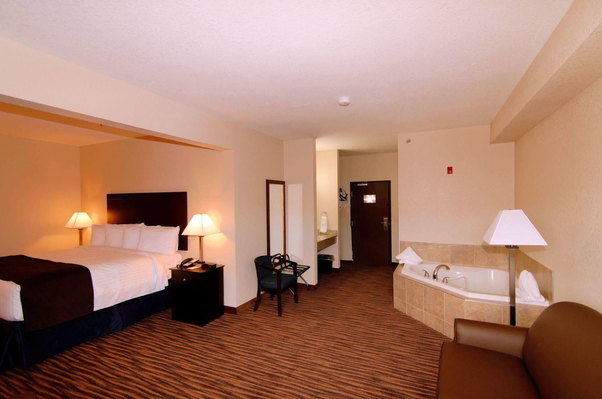 Cobblestone Inn & Suites - Denison | Oak Ridge מראה חיצוני תמונה