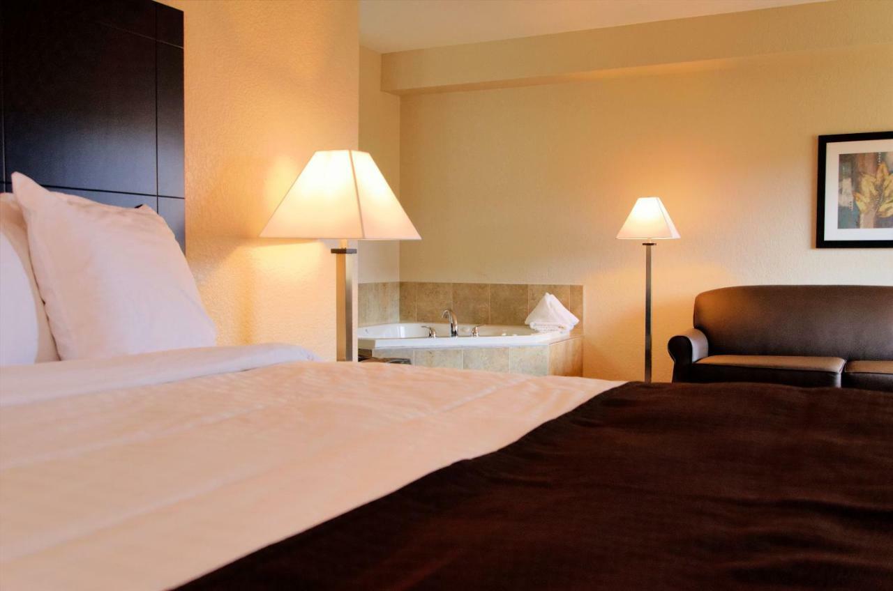Cobblestone Inn & Suites - Denison | Oak Ridge מראה חיצוני תמונה